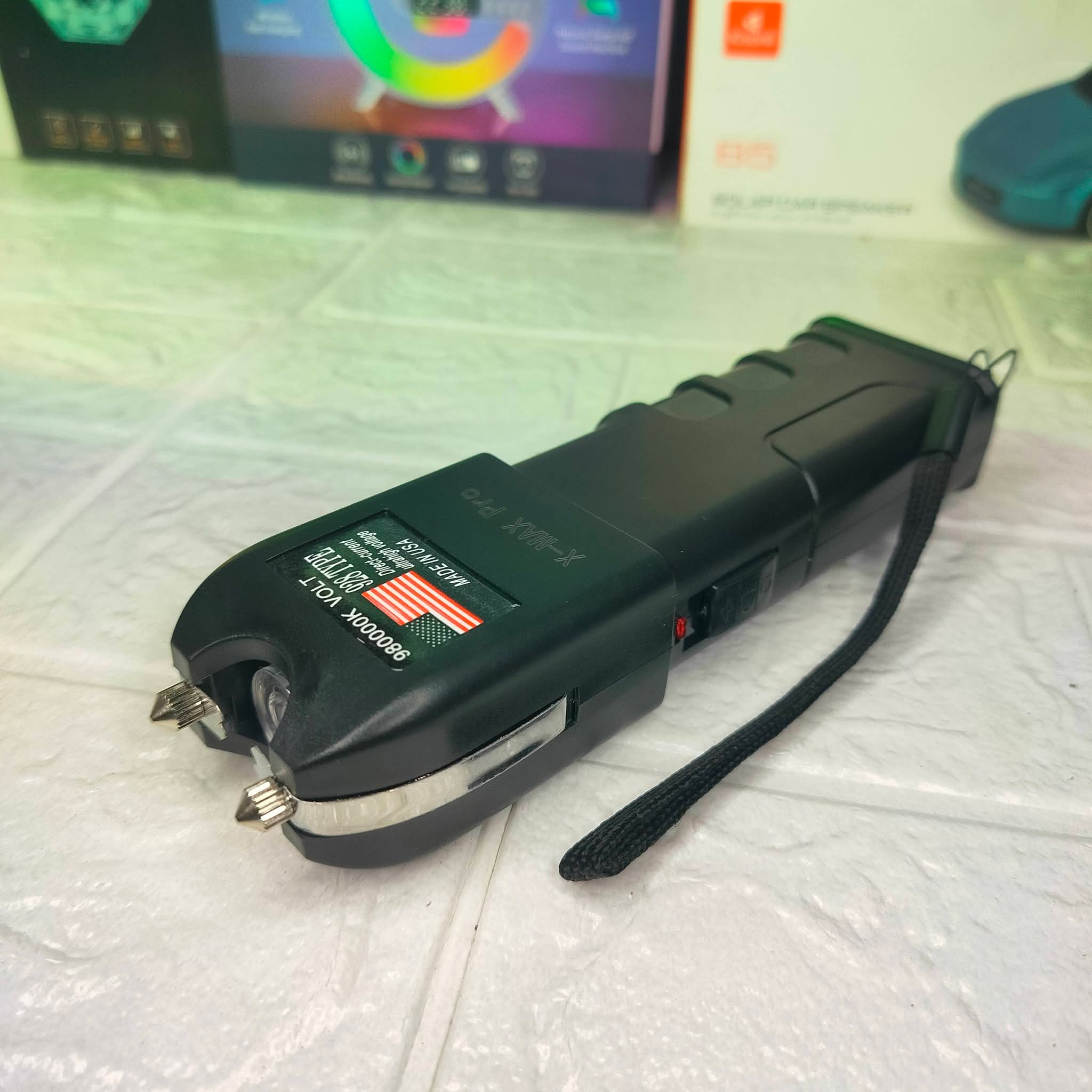 928 Type Stun Gun with Built-in Flashlight